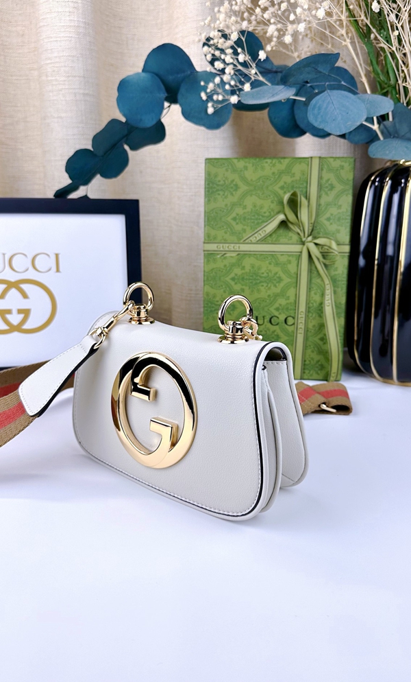 激安グッチバッグコピー側面デザイン